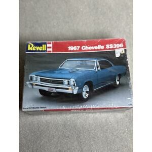 Revell 1967 Chevelle SS396 1/25 Model Kit – Open Box – Unbuilt / Parts Check